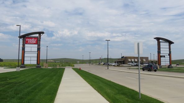 3275 West Ridge Dr, Dickinson, ND 58601